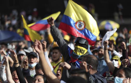 Colombia: renuncia canciller en medio de tensión por marchas