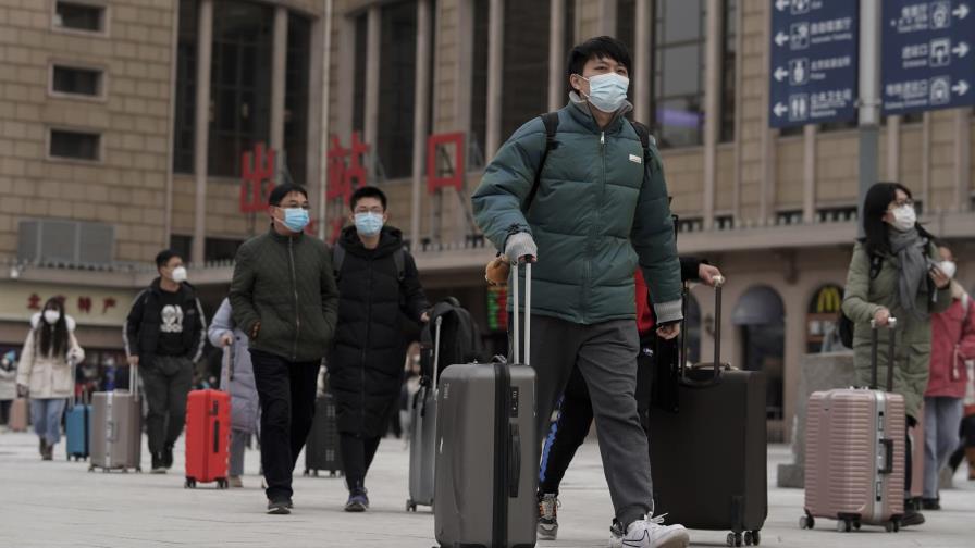 Expertos cuestionan a la OMS por no haber declarado a tiempo emergencia mundial por coronavirus