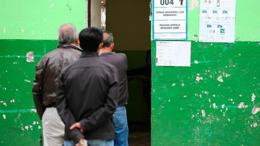 Abren las urnas en Ecuador para la elección del presidente y vicepresidente Abren las urnas en Ecuador para la elección del presidente y vicepresidente