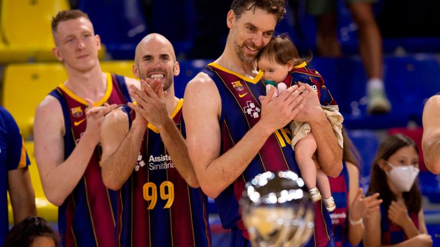 Pau Gasol vuelve a levantar la Liga Endesa 20 años después Pau Gasol vuelve a levantar la Liga Endesa 20 años después