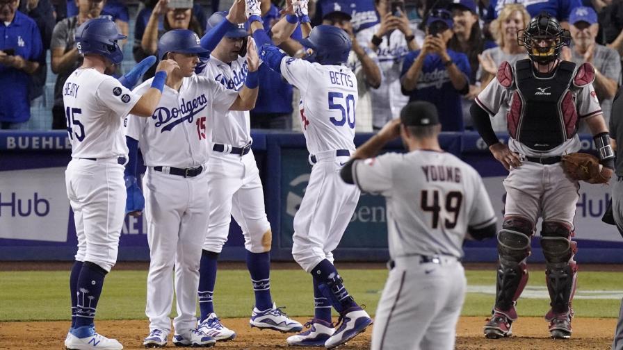 Dodgers igualan récord de jonrones, aplastan a Arizona 22-1