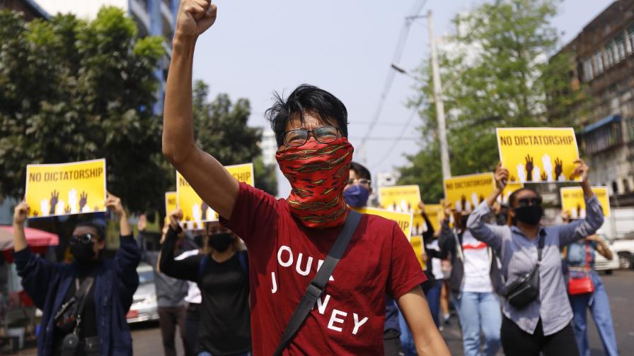 Myanmar sentencia a cárcel a dos periodistas Myanmar sentencia a cárcel a dos periodistas