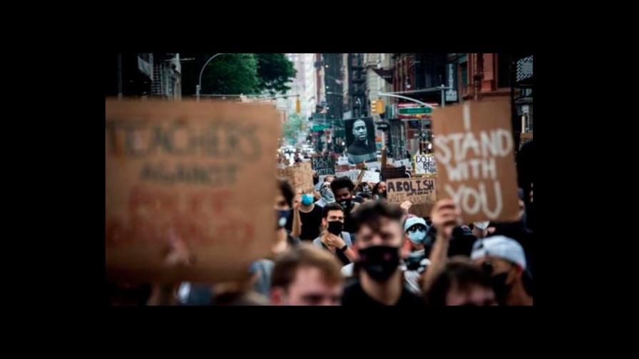 Nueva York levanta el toque de queda tras otro día de protestas pacíficas