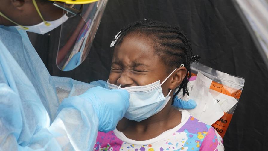 Florida multará por pedir prueba de vacunación contra COVID