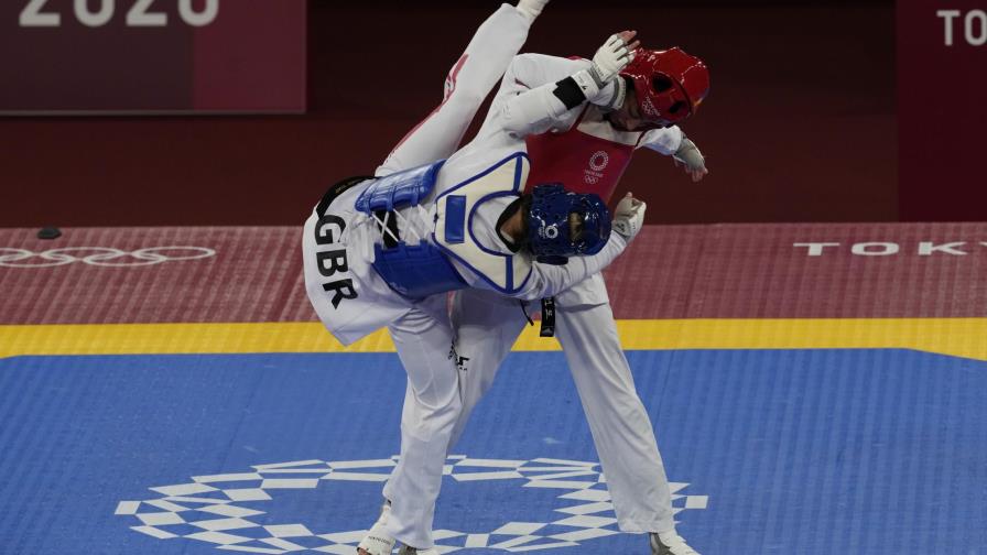 Taekwondista iraní roza 1ra medalla para equipo refugiados