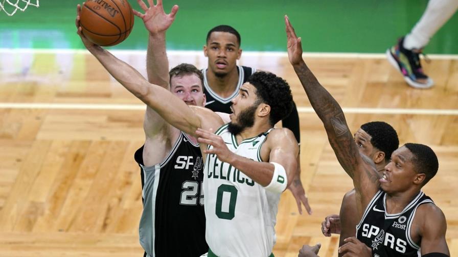 Celtics revierten déficit de 32 puntos y vencen a Spurs
