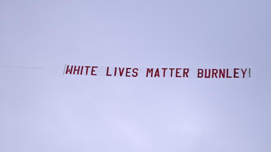 Policía de Burnley investiga pancarta de White Lives Matter