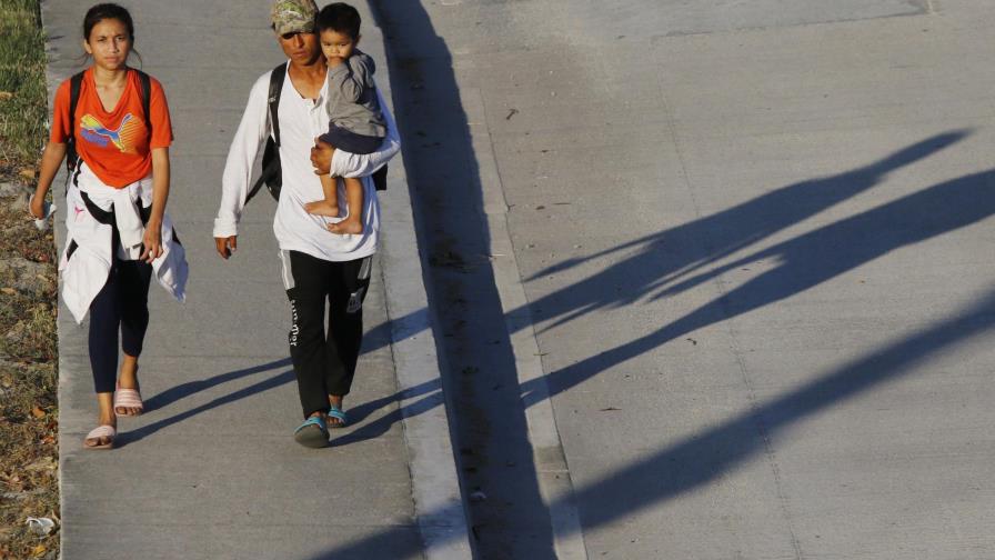 Cientos de migrantes parten de Honduras hacia EEUU Cientos de migrantes parten de Honduras hacia EEUU