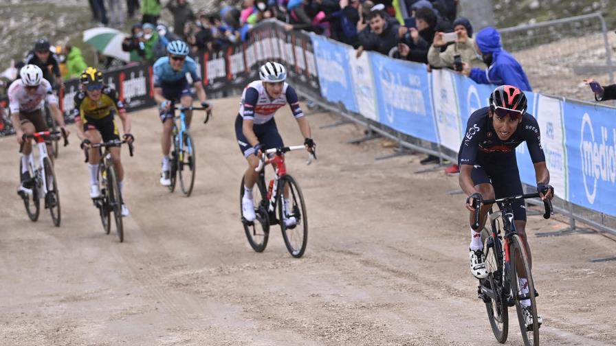 Bernal se lleva su 1ra victoria de etapa en el Giro y lidera