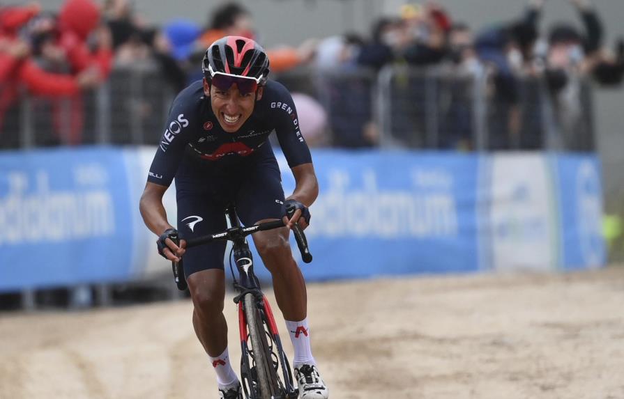Vídeo | Bernal se lleva su primera victoria de etapa en el Giro y lidera