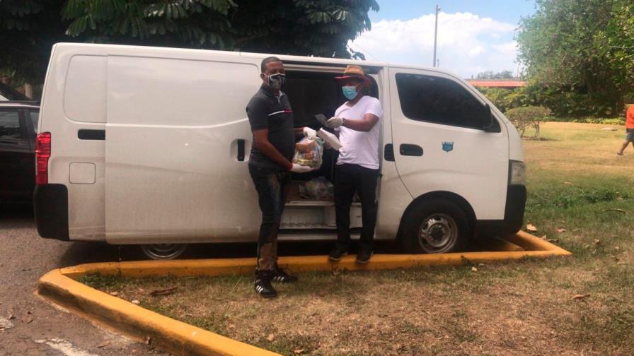 La Fundación PQ entrega alimentos a caddies del país