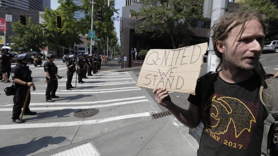 Facebook retira cuentas de grupo ultraderechista QAnon