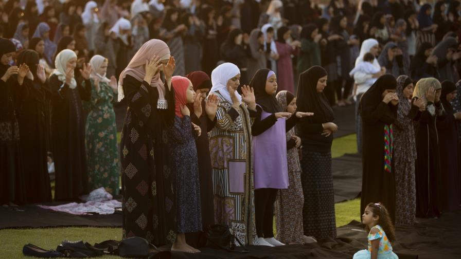 Musulmanes celebran otro Eid al-Adha marcado por la pandemia