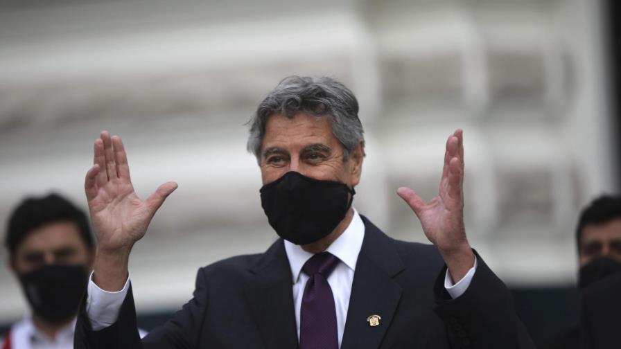 Francisco Sagasti asume como nuevo presidente de Perú