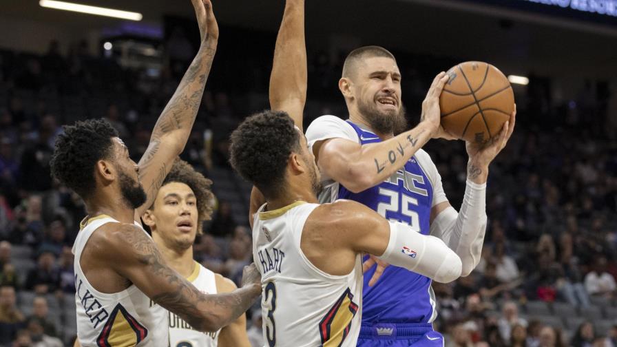 Haliburton enciende ataque al final; Kings vencen a Pelicans