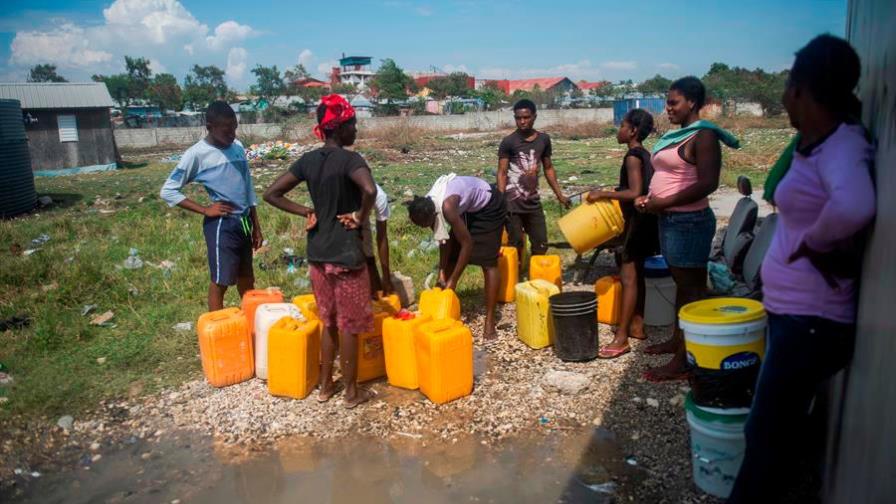 La difícil tarea de lavarse las manos en los campamentos de Haití