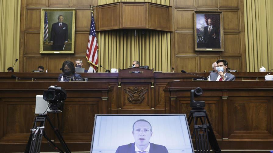 Legisladores acusan a Facebook de aplastar la competencia