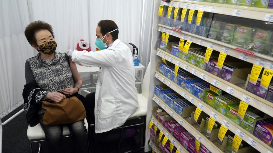 Farmacias en EEUU abrumadas por vacunas y falta de personal