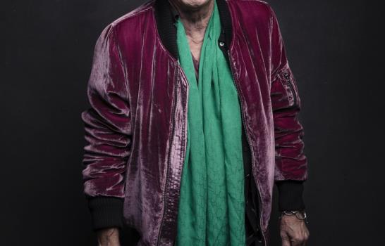 Keith Richards aprovecha la pandemia, se relaja en su jardín