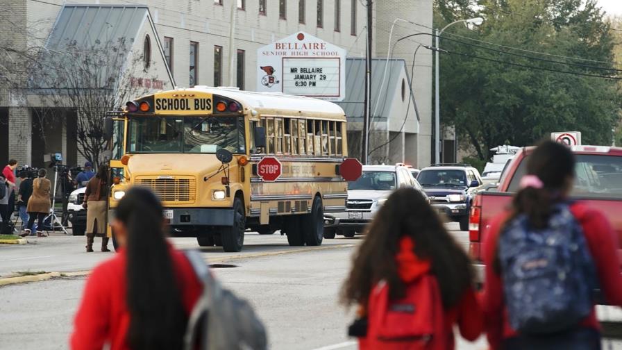 Matan a disparos a estudiante en escuela de Texas
