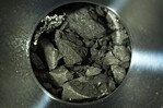 Expertos examinan fragmentos extra&iacute;dos de asteroide