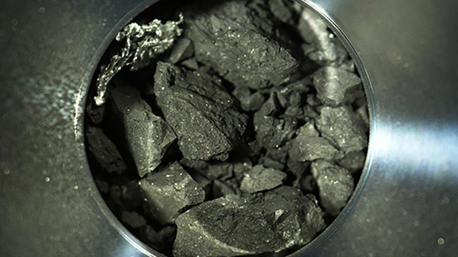 Expertos examinan fragmentos extraídos de asteroide