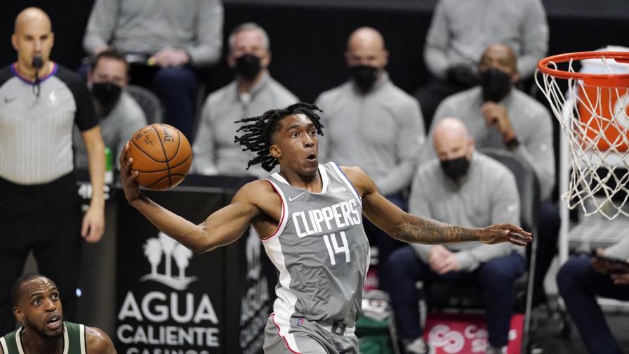 Clippers encestan 19 triples y derrotan 129-105 a los Bucks