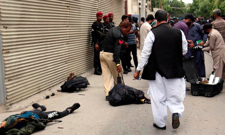 Siete muertos en ataque a la Bolsa de Karachi, símbolo económico de Pakistán