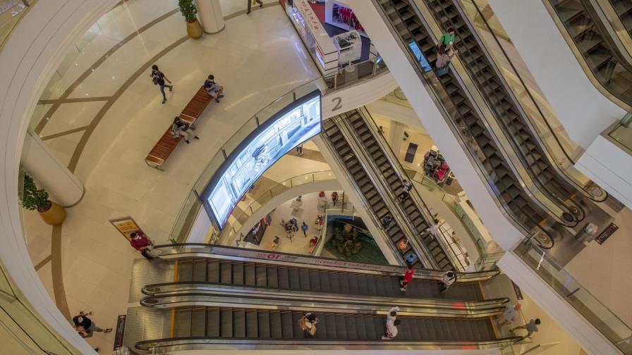 Reabren centros comerciales tailandeses, pero con precaución