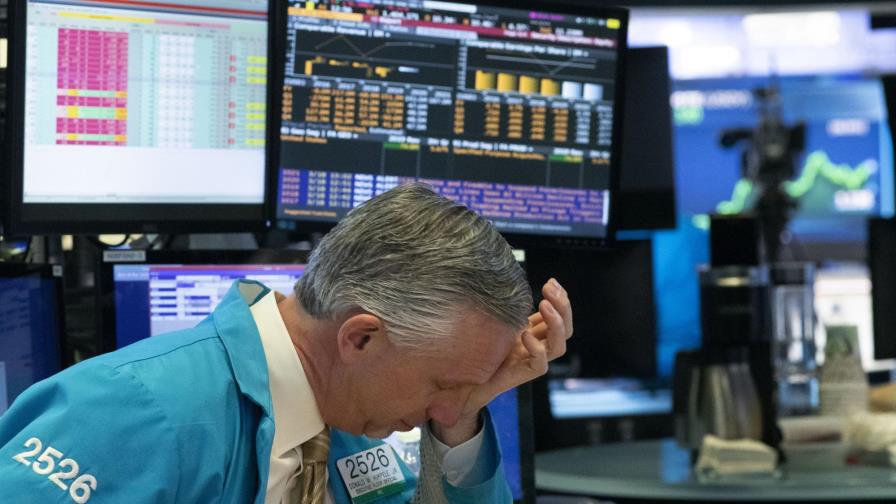 Mercados asiáticos continúan su caída tras desplome en EEUU Mercados asiáticos continúan su caída tras desplome en EEUU