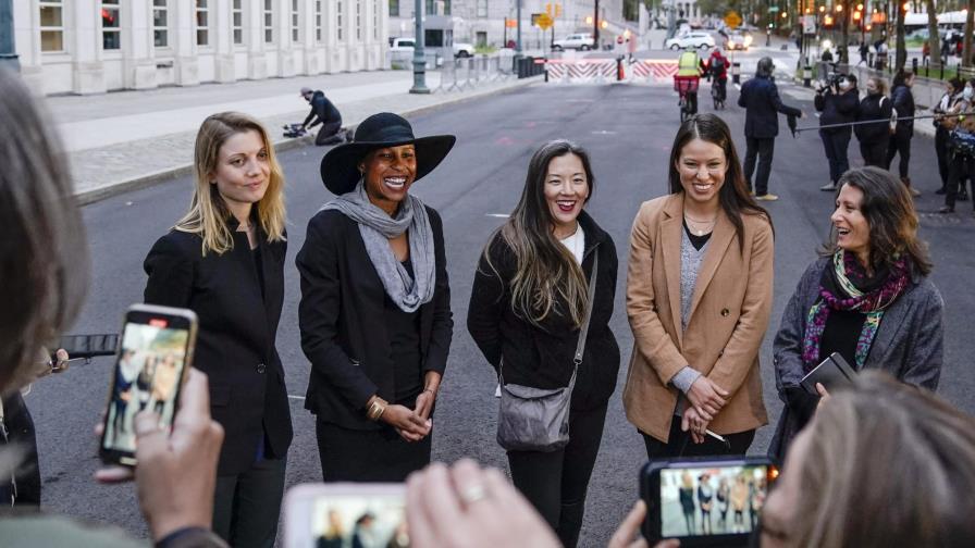 Revocan licencia a doctora que marcaba mujeres como ganado
