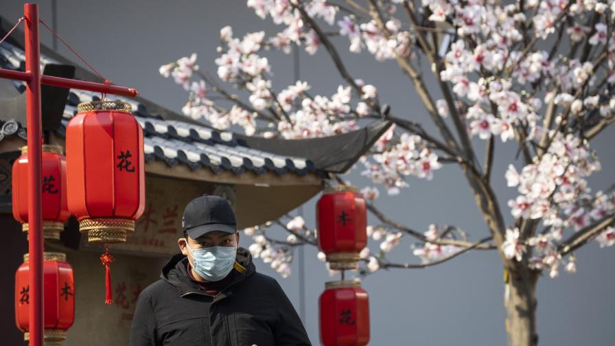 China revisa conteo de infectados, caen nuevos casos diarios China revisa conteo de infectados, caen nuevos casos diarios