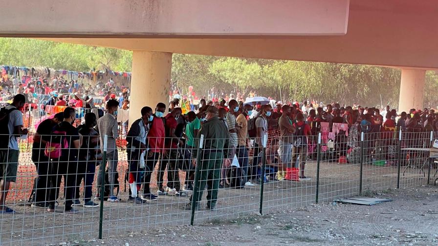 Texas pide a Biden que declare el estado de emergencia por crisis en frontera