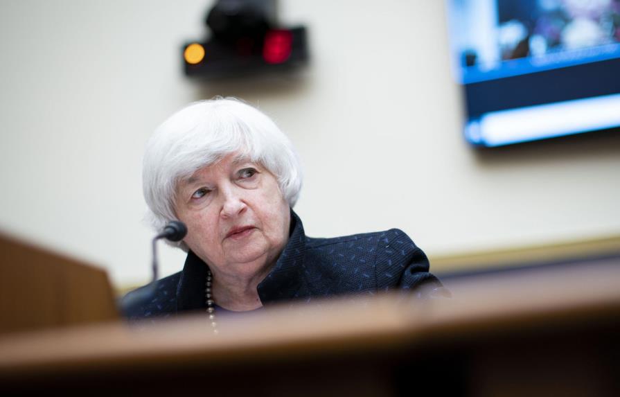 Yellen pide acción urgente para elevar endeudamiento público