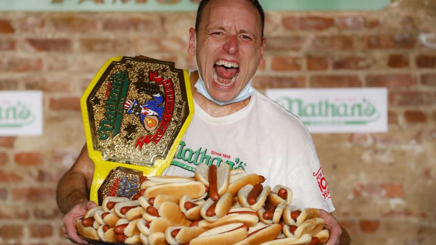 Pandemia no detiene concurso anual de comer “hot dogs”