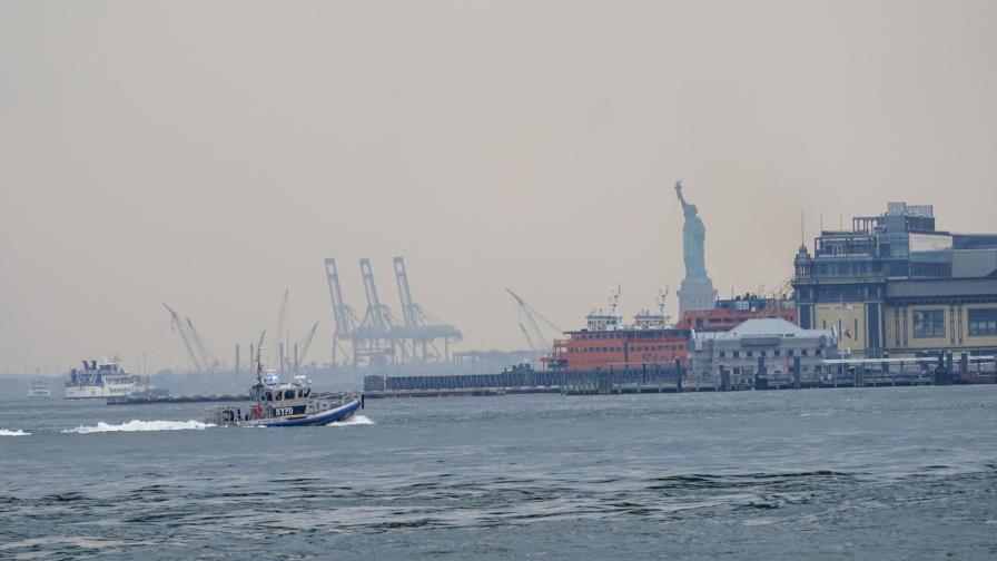 Humo de incendios en el oeste llega a ambos extremos de EEUU