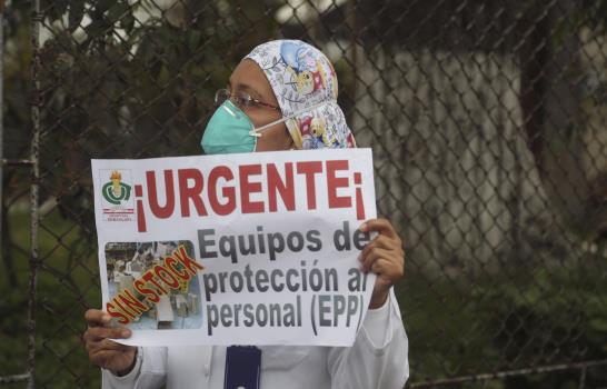 Médicos y enfermeras piden mejores condiciones en Perú