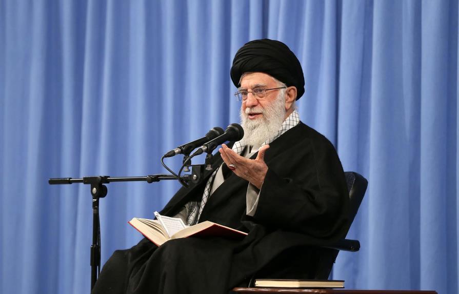 Jamenei: El miedo al virus se usó contra elecciones en Irán