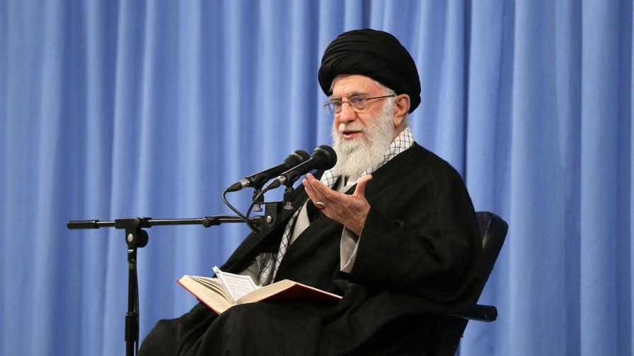 Jamenei: El miedo al virus se usó contra elecciones en Irán Jamenei: El miedo al virus se usó contra elecciones en Irán
