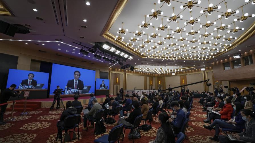 Legislatura china sopesa cambios electorales para Hong Kong