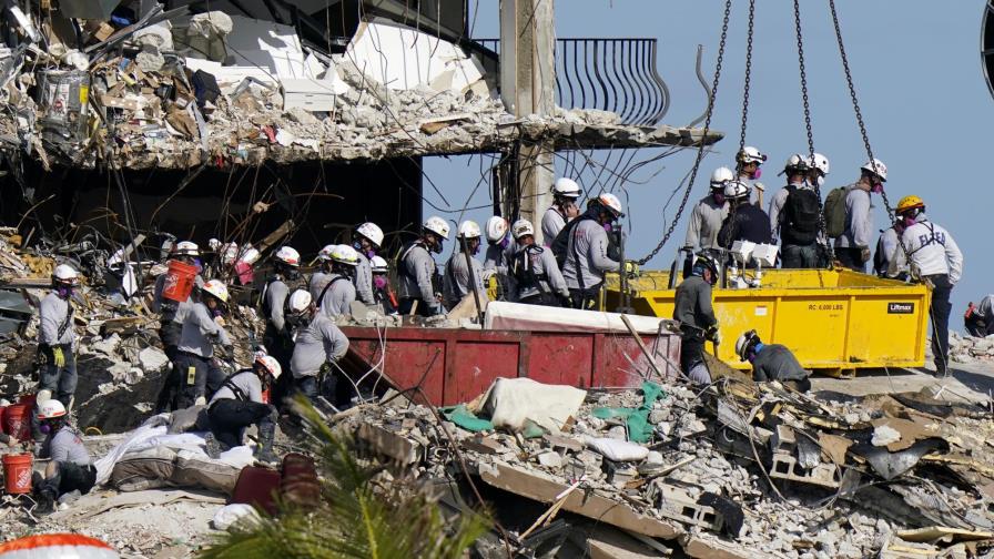 Rescatistas en Miami detectan huecos, no pierden esperanza Rescatistas en Miami detectan huecos, no pierden esperanza