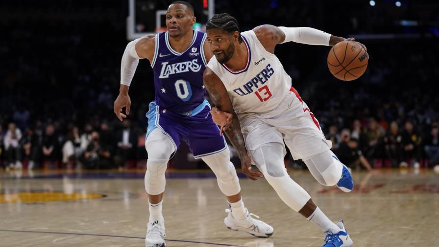 Kennard encesta triple clave, Clippers ganan Lakers 