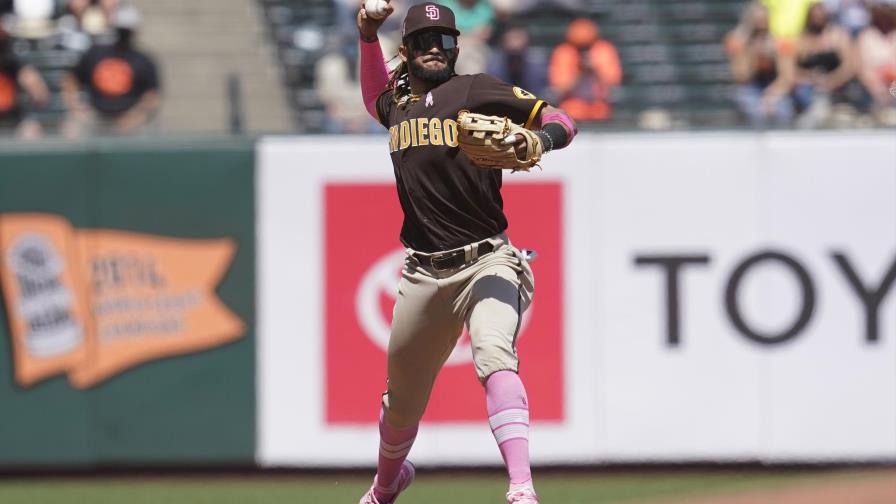 Tatis Jr. y Hosmer vuelven a alineación de Padres tras COVID