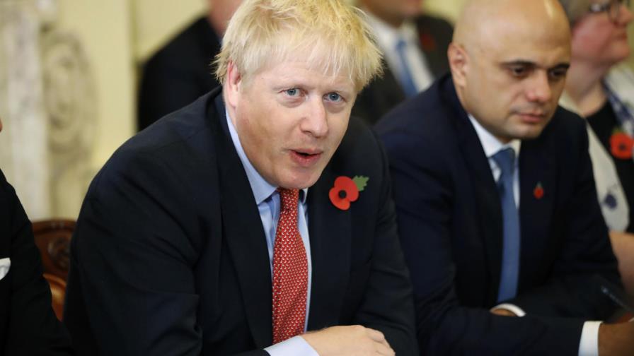 Johnson compara a rival con Stalin antes de las elecciones