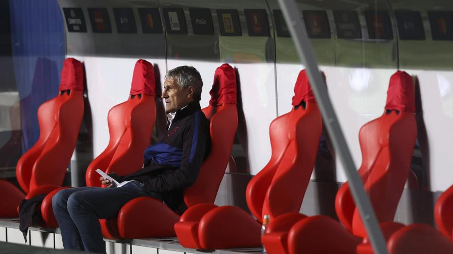 Barcelona despide a técnico Setién tras debacle en Champions