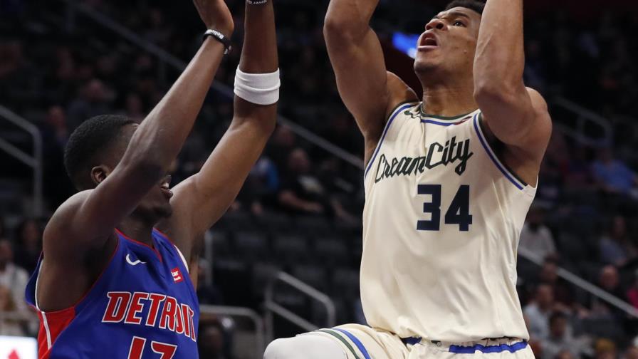 Bucks hilan 13ra victoria, con paliza sobre Pistons