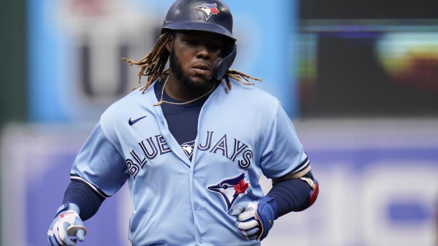 Guerrero Jr. pega un doble; Azulejos vencen 10-7 a Orioles