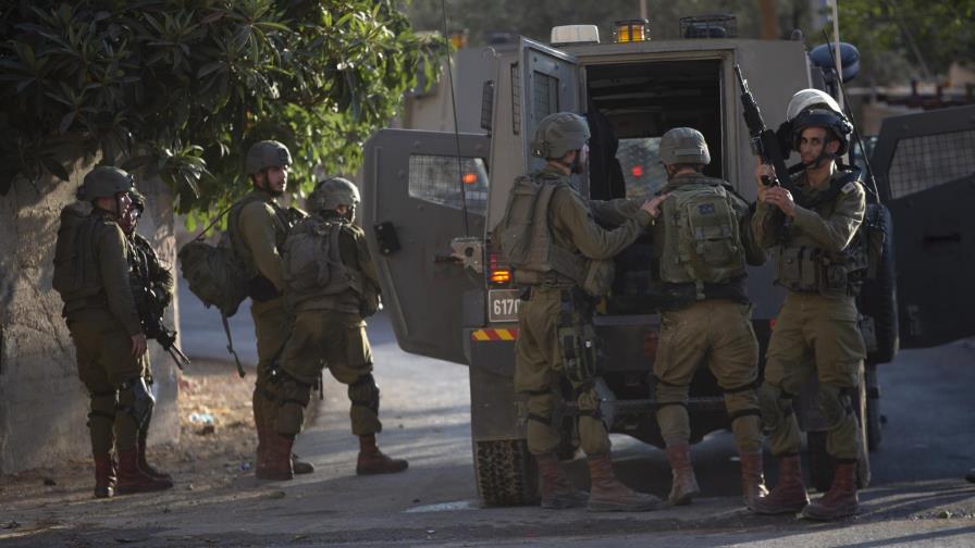 Israel ataca Gaza, matan a joven palestino en Nablus