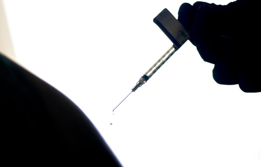 Estados Unidos recomendará refuerzo de vacuna tras 8 meses