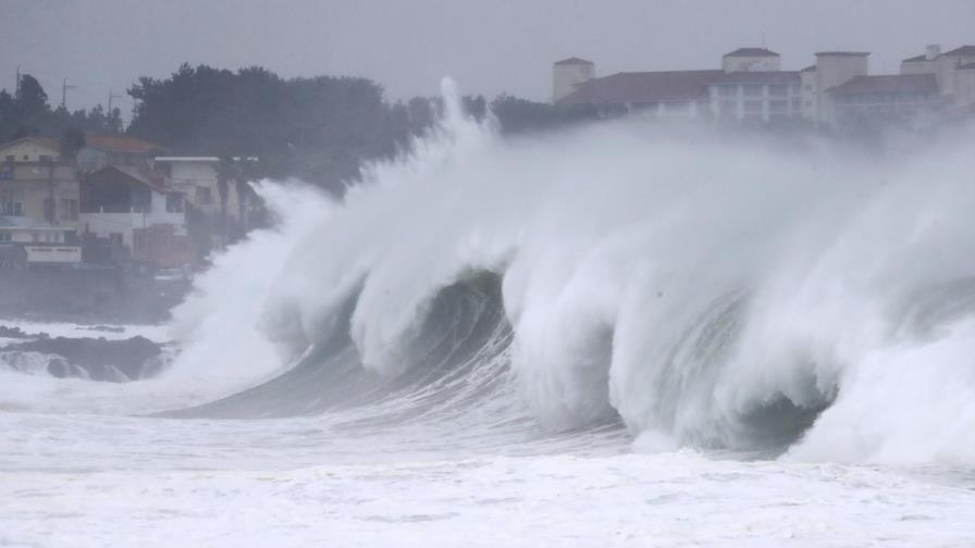 Lluvias golpean sur de Japón y Coreas se alistan para tifón
